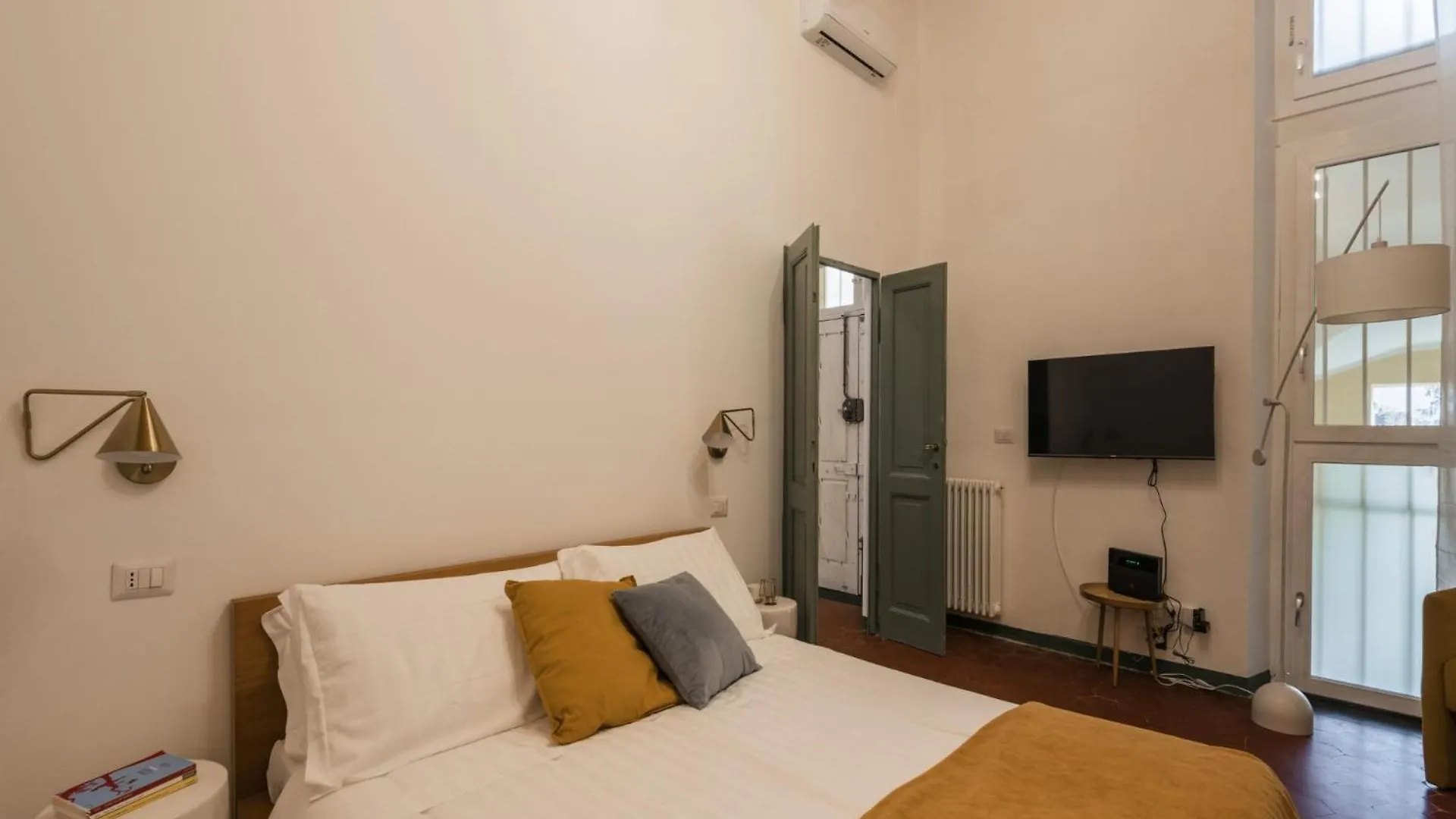 The Best Rent - Two-Bedroom Apartment In Santa Maria Maggiore Roma 0*,  Italia
